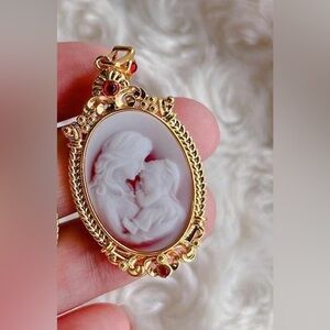 Cameo 18k gold frame